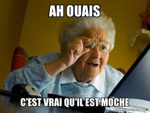 grand mère ajuste ces lunettes, à ouai c’est vrai que c’est moche
