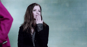 Anna Kendrick, bisous sarcastique