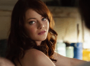 Emma Stone, pouce en l’air sarcasme 
