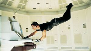mission impossible, tom cruise pirate un ordinateur suspendu à un fil.