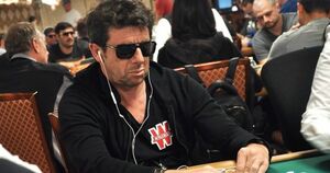 Patrick Bruel qui joue au Poker