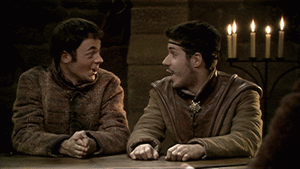Yvain et Gauvain de kaamelott tape dans la main